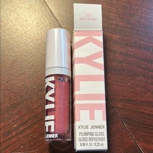 Kylie Jenner Plumping Gloss in Rose and Chill